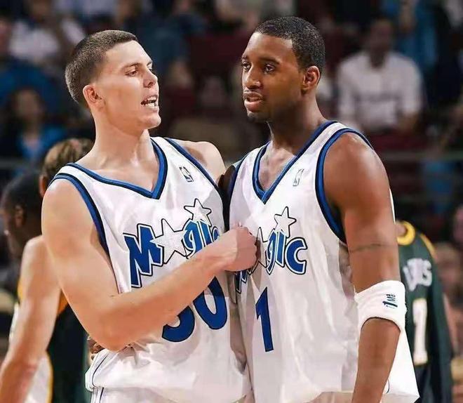 起球员在场 起球员在场